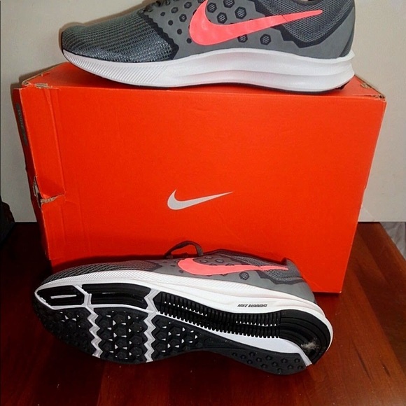 NIKE DOWNSHIFTER 7 COOL GRAY/LAVA GLOW CORAL PINK - Picture 4 of 5